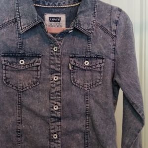 6/6X  Levi's pink denim shirt
